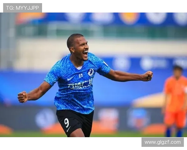 弗拉门戈与对手激战正酣 全新战术布局解析与赛场焦点对比 弗拉门戈与对手激战正酣 全新战术布局解析与赛场焦点对比