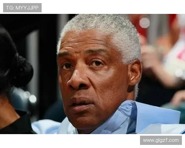 朱利叶斯·欧文:从文学巨匠到美国文化象征的传奇之路 朱利叶斯·欧文:从文学巨匠到美国文化象征的传奇之路