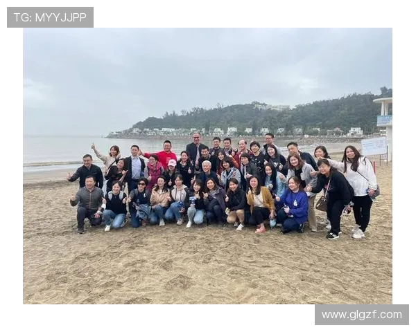 深圳飞盘队的配合变革引发热议探讨团队协作与战术创新的未来发展 深圳飞盘队的配合变革引发热议探讨团队协作与战术创新的未来发展